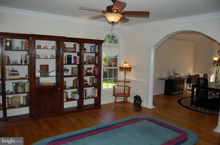 5621 Old Bust Head Road Broad Run, VA 20137 - Photo 25 of 30 Living Room