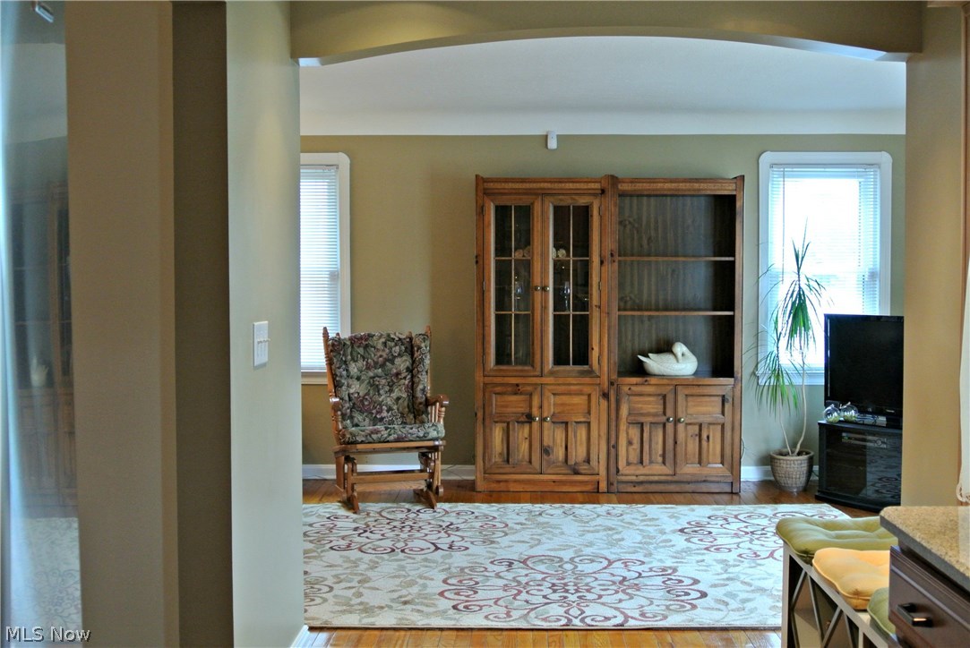 13519 Thraves Road Cleveland, OH 44125 - Photo 8 of 30 Graceful arched passageways