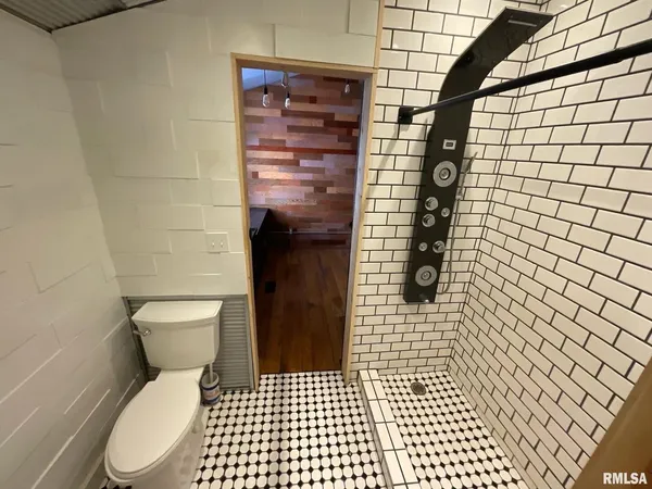 $365,400 | 223 North Broadway, Unit 215, Centralia, IL 62801
