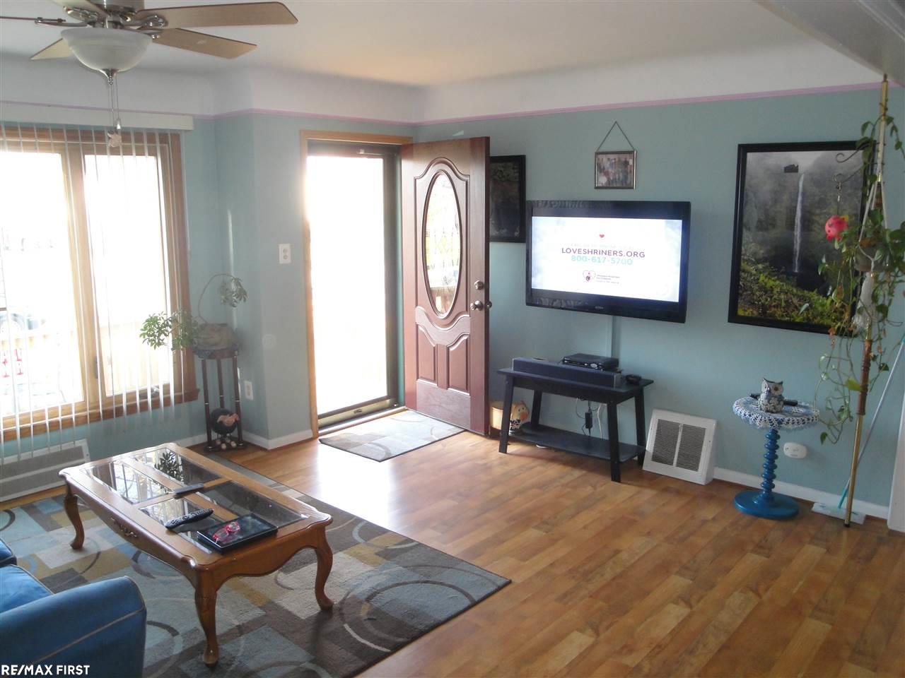 1459 Hampton Road Mount Clemens, MI 48043 - Photo 6 of 19 31307856-5.JPG
