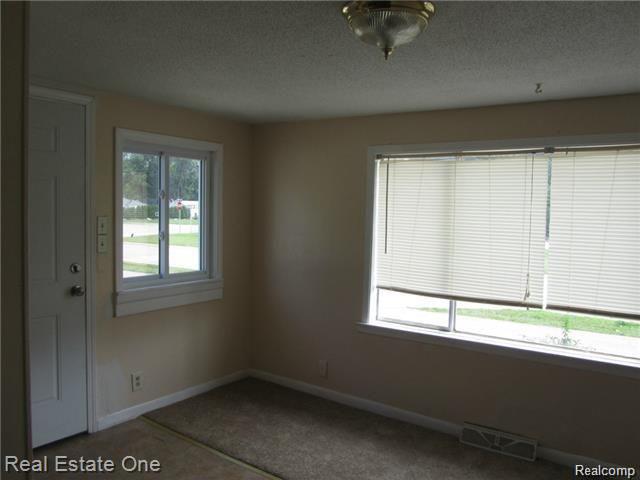3330 Crooks Road Rochester, MI 48309 - Photo 9 of 28 9--entry to study.jpg