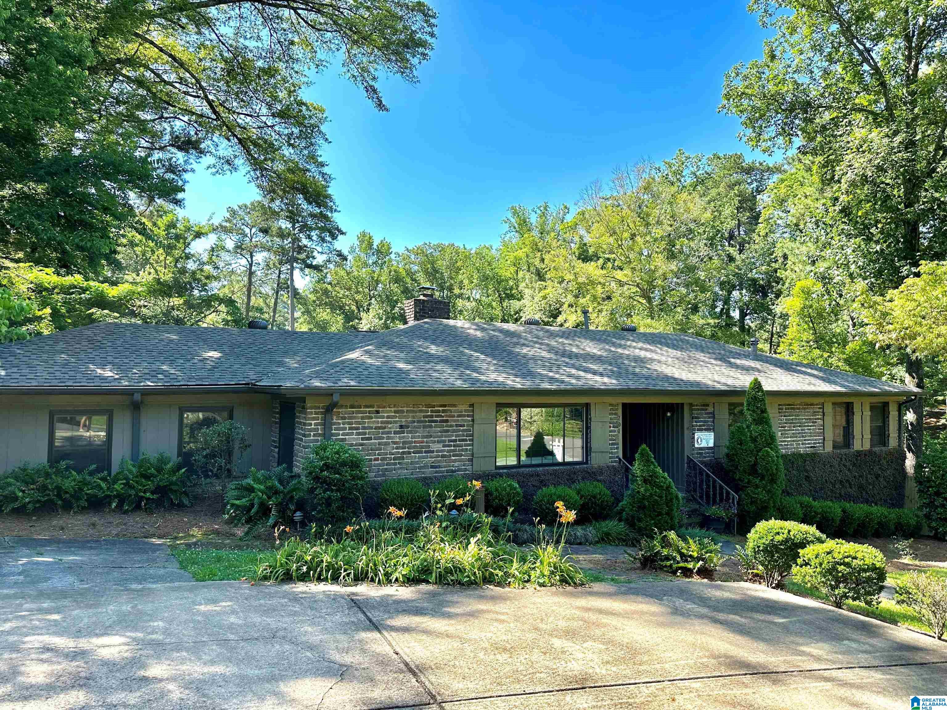 701 Belmont Road Birmingham, AL 35209 - Photo 3 of 45