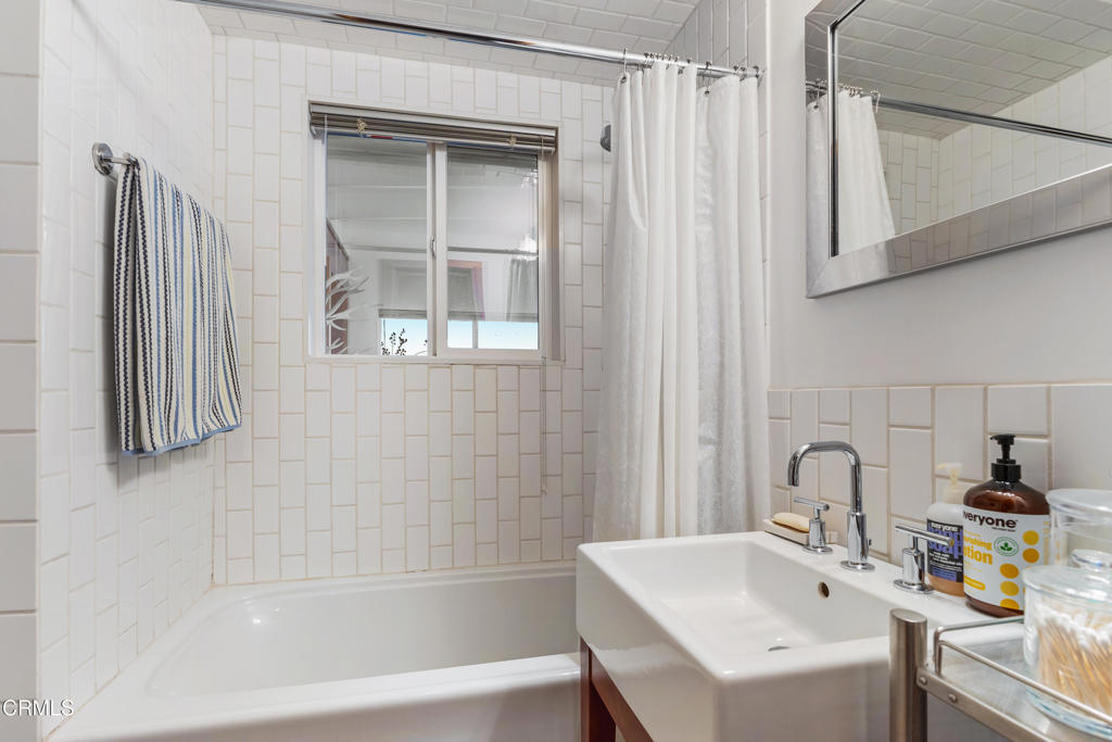 66336 Brant Crossing Road Joshua Tree, CA 92252 - Photo 13 of 27 Guest Bathroom
