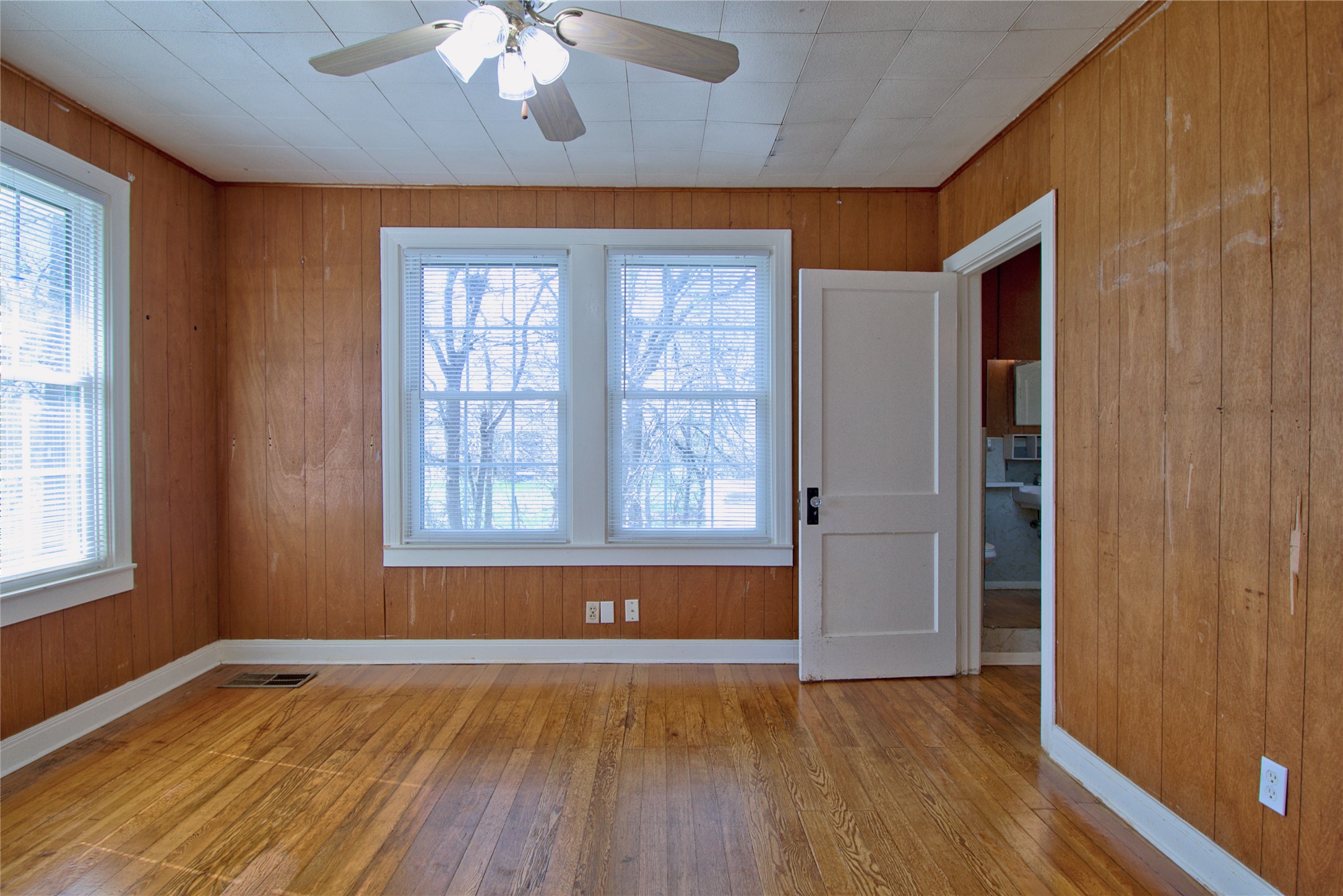 8402 Elroy Road Del Valle, TX 78617 - Photo 10 of 17 Gallery Image 10
