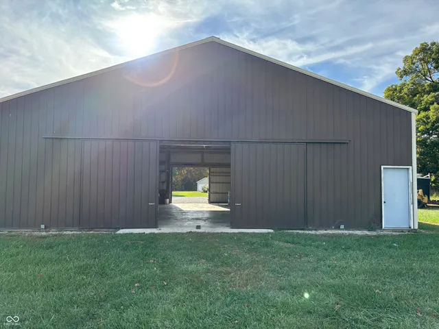 $375,000 | 7710 East 720th Street South, Carbon, IN 47837