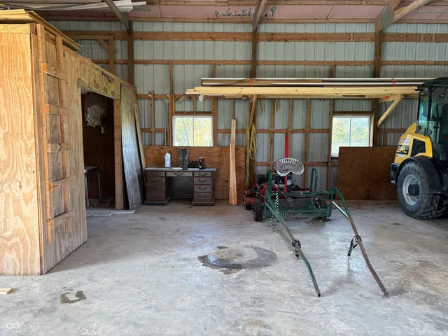 $375,000 | 7710 East 720th Street South, Carbon, IN 47837