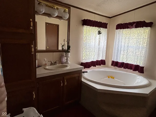 $375,000 | 7710 East 720th Street South, Carbon, IN 47837