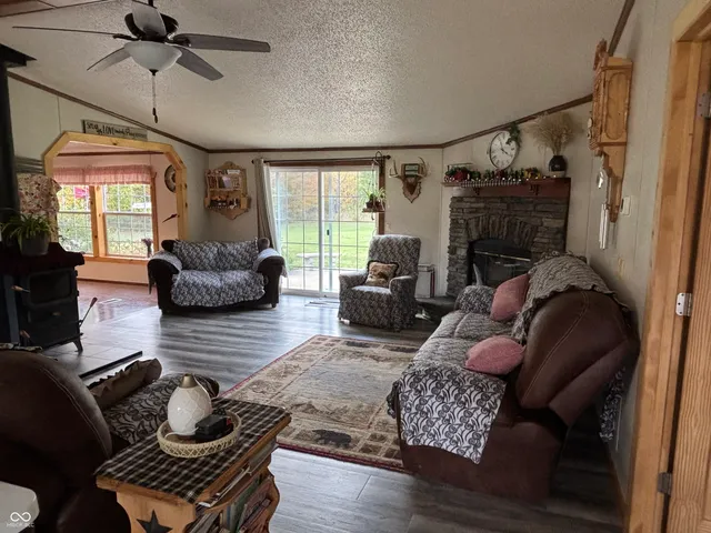 $375,000 | 7710 East 720th Street South, Carbon, IN 47837