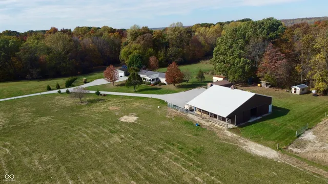 $375,000 | 7710 East 720th Street South, Carbon, IN 47837
