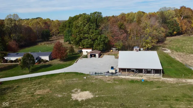 $375,000 | 7710 East 720th Street South, Carbon, IN 47837