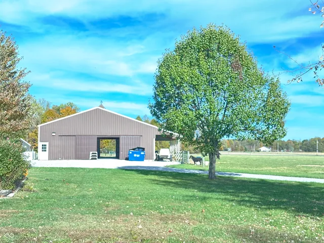 $375,000 | 7710 East 720th Street South, Carbon, IN 47837