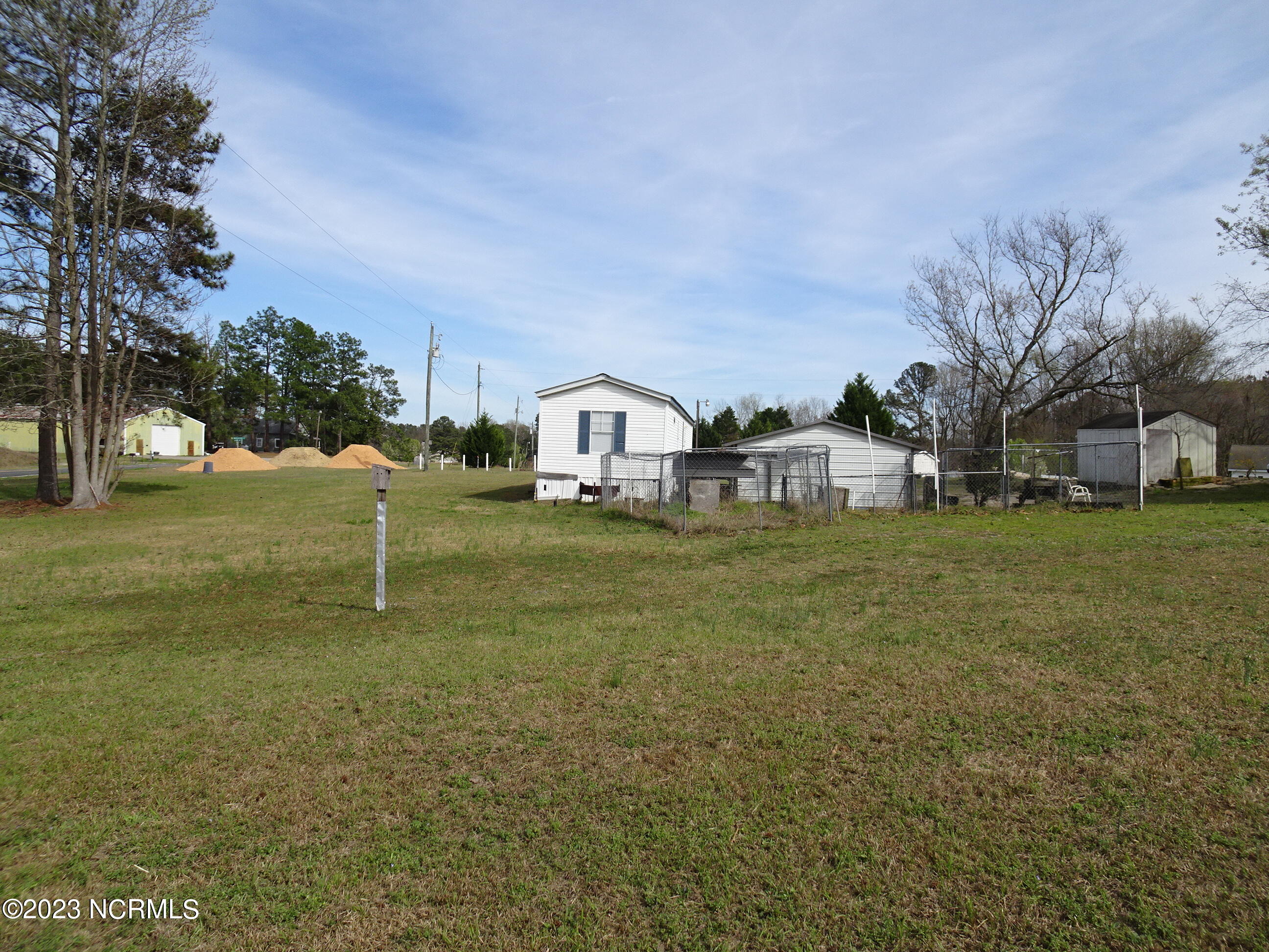645 Thurlow Lake Road Carthage, NC 28327 - Photo 4 of 22 DSC03207