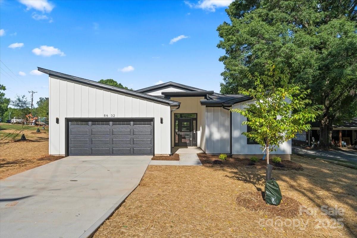 8632 Cedarbrook Drive Charlotte, NC 28215 - Photo 2 of 28