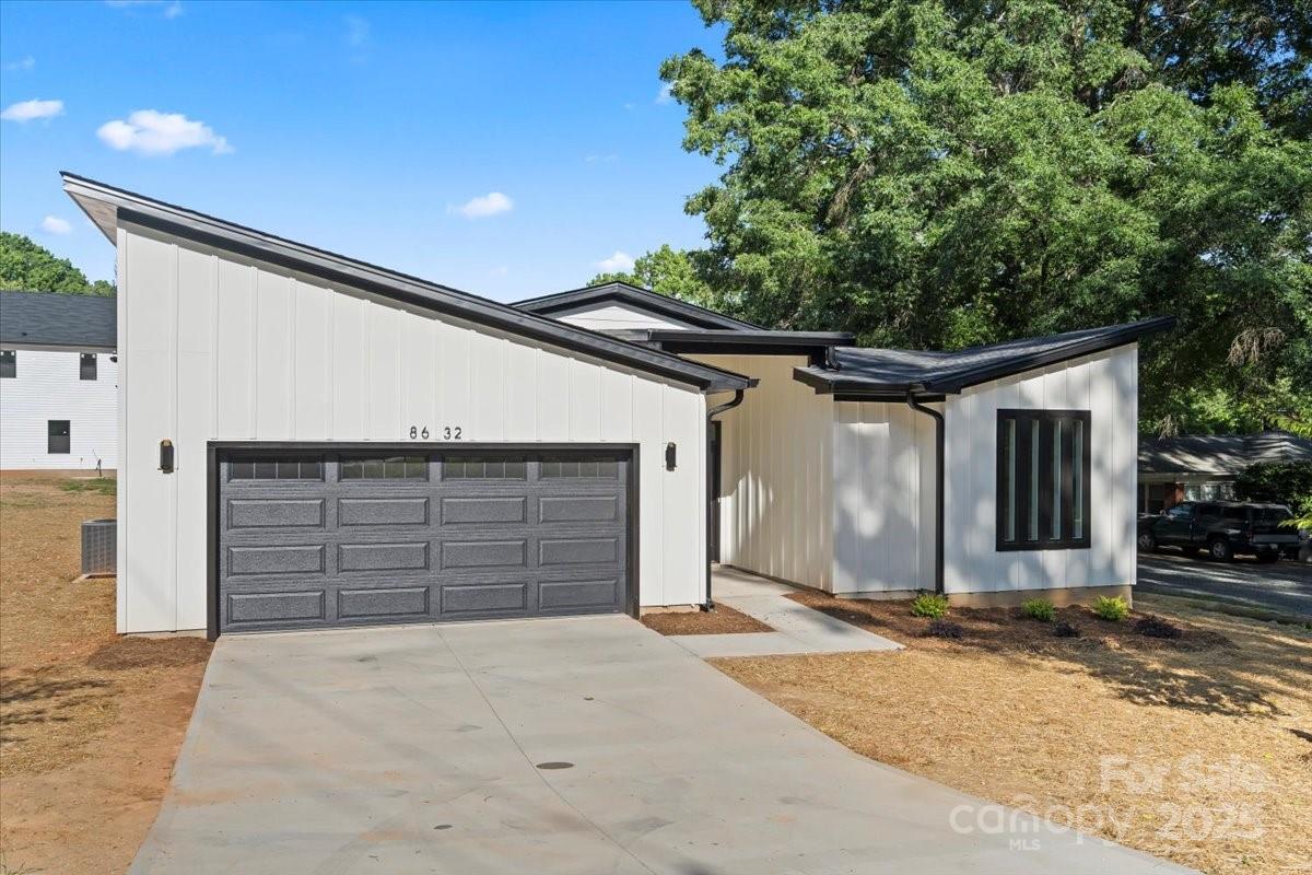 8632 Cedarbrook Drive Charlotte, NC 28215 - Photo 3 of 28