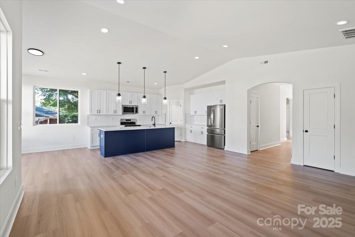 8632 Cedarbrook Drive Charlotte, NC 28215 - Photo 9 of 28