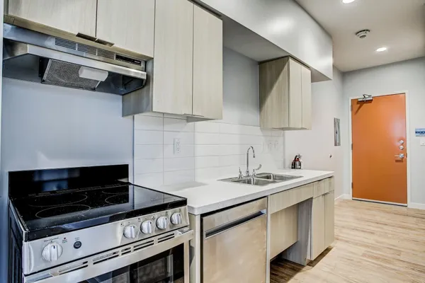 $1,075 | 3113 St Charles Street, Unit 230, Houston, TX 77004