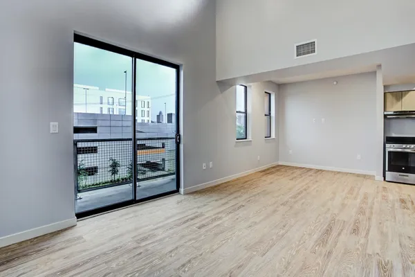 $1,075 | 3113 St Charles Street, Unit 230, Houston, TX 77004