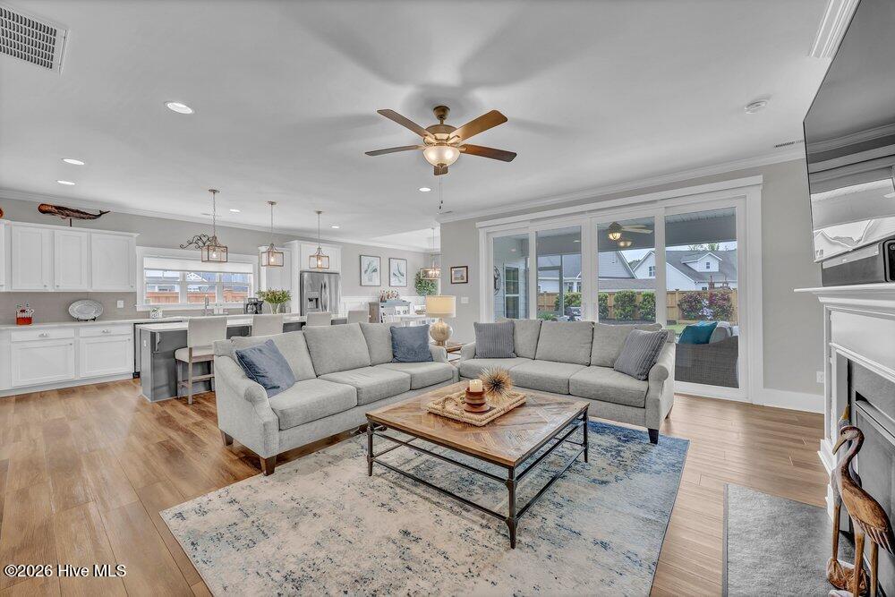 1020 Annadale Lane Wilmington, NC 28409 - Photo 9 of 41 Living Room