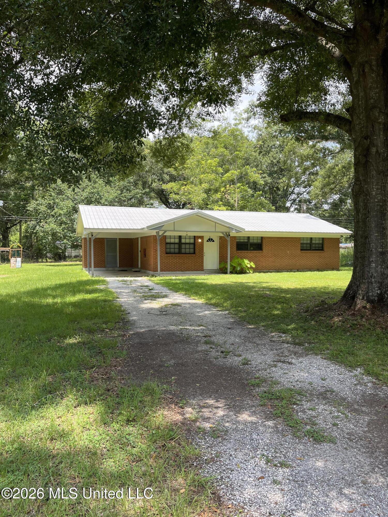 16929 Shenandoah Road Moss Point, MS 39562 - Photo 2 of 18 IMG_7186