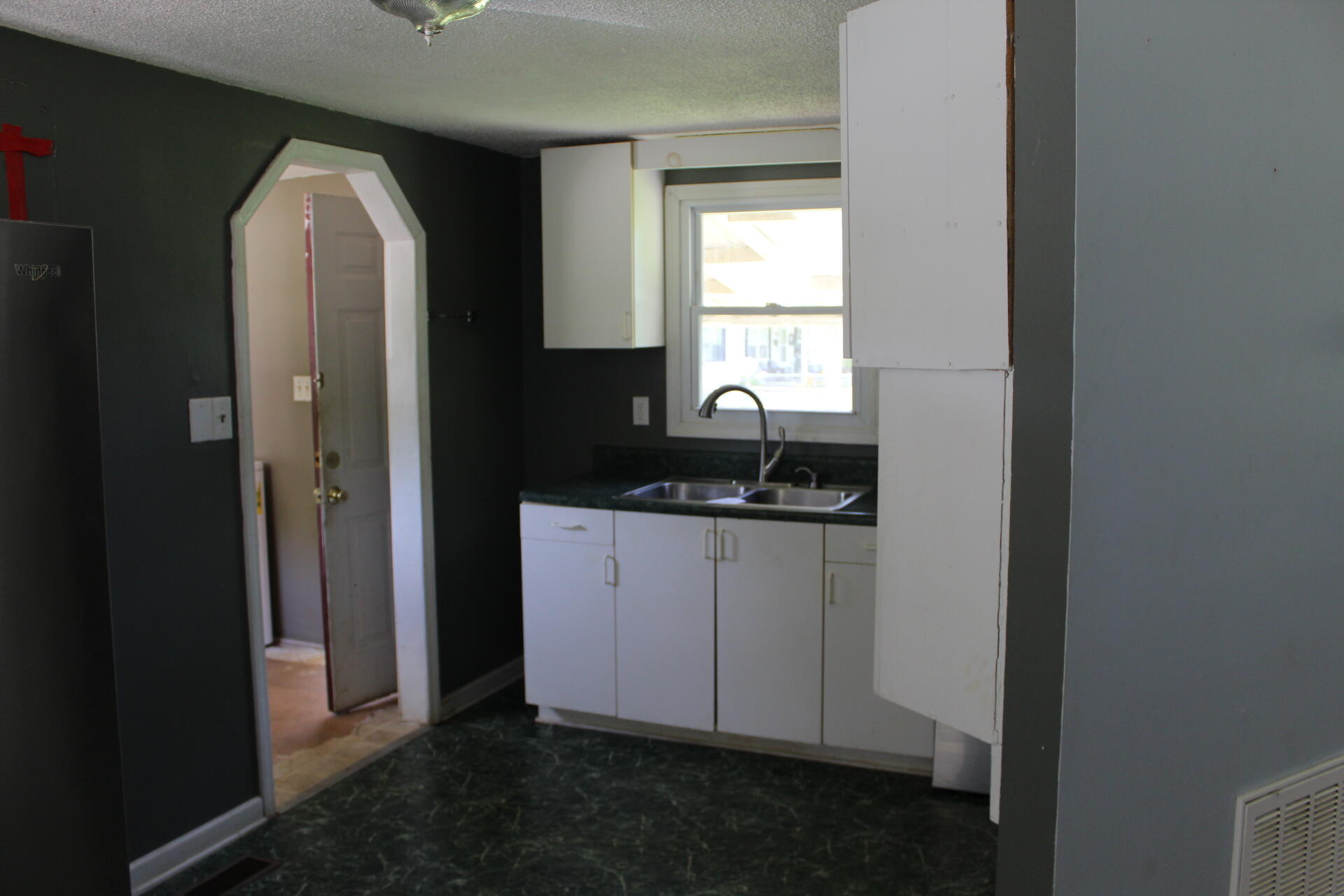 138 Peters Hollow Road Elizabethton, TN 37643 - Photo 5 of 23 IMG_0929