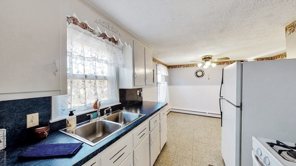 34 Kerry Drive Springfield, MA 01118 - Photo 3 of 18 Gallery Image 3