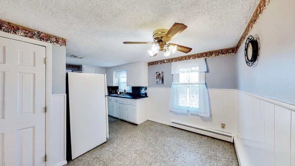 34 Kerry Drive Springfield, MA 01118 - Photo 4 of 18 Gallery Image 4