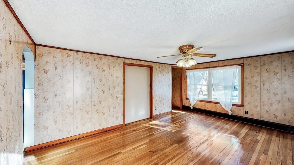 34 Kerry Drive Springfield, MA 01118 - Photo 6 of 18 Gallery Image 6