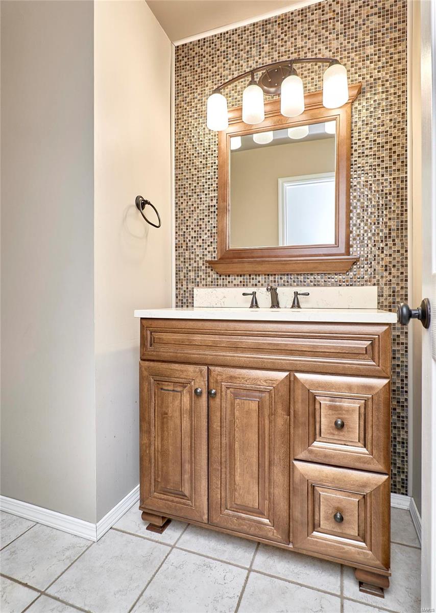 1526 Glenn Brooke Woods Circle Ballwin, MO 63021 - Photo 17 of 40