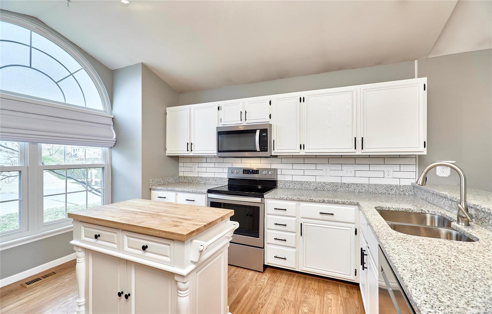 1526 Glenn Brooke Woods Circle Ballwin, MO 63021 - Photo 7 of 40