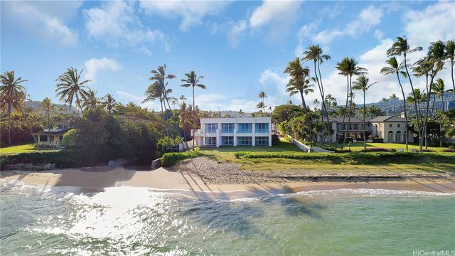 a view of a fountain in front of a house