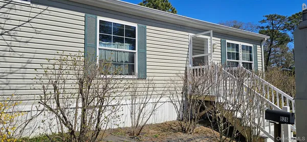 $209,000 | 525 Riverleigh Avenue, Unit B26, Riverhead, NY 11901