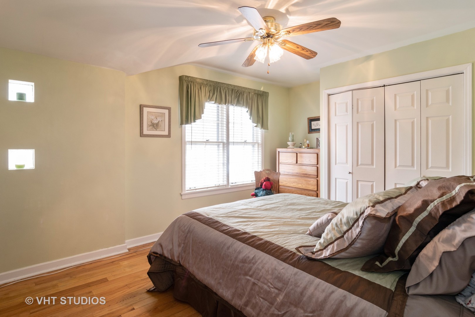 159 East Burlington Street Riverside, IL 60546 - Photo 6 of 19 a bedroom with a bed and a window
