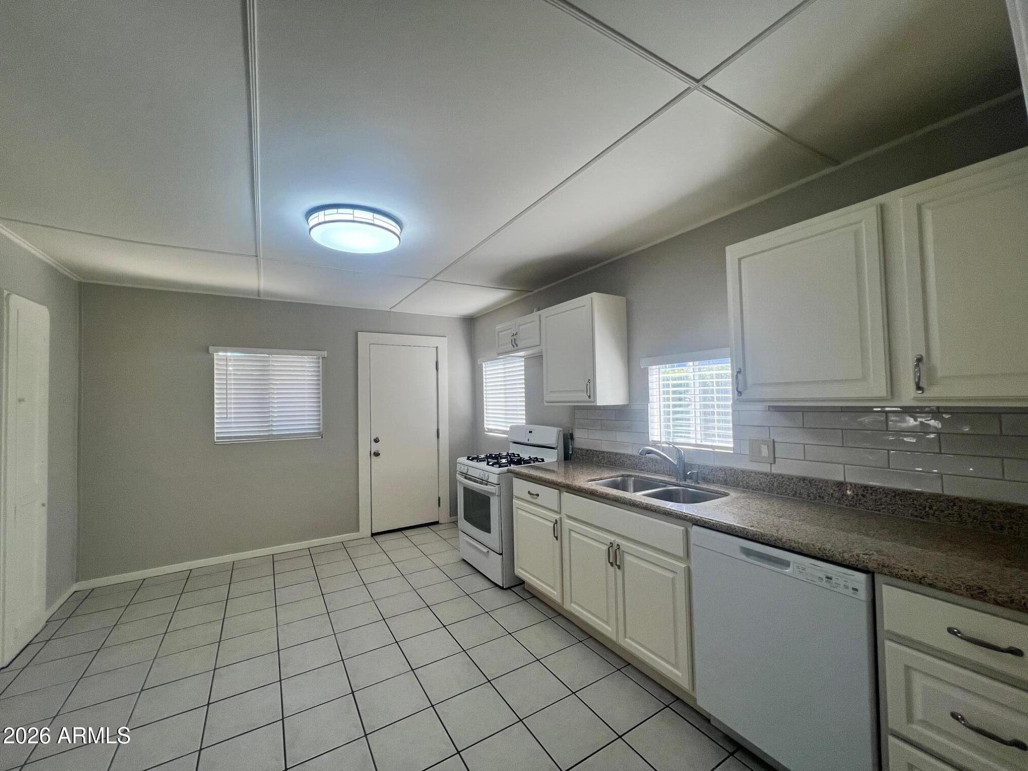 313 North 47th Street Phoenix, AZ 85008 - Photo 11 of 37 image3