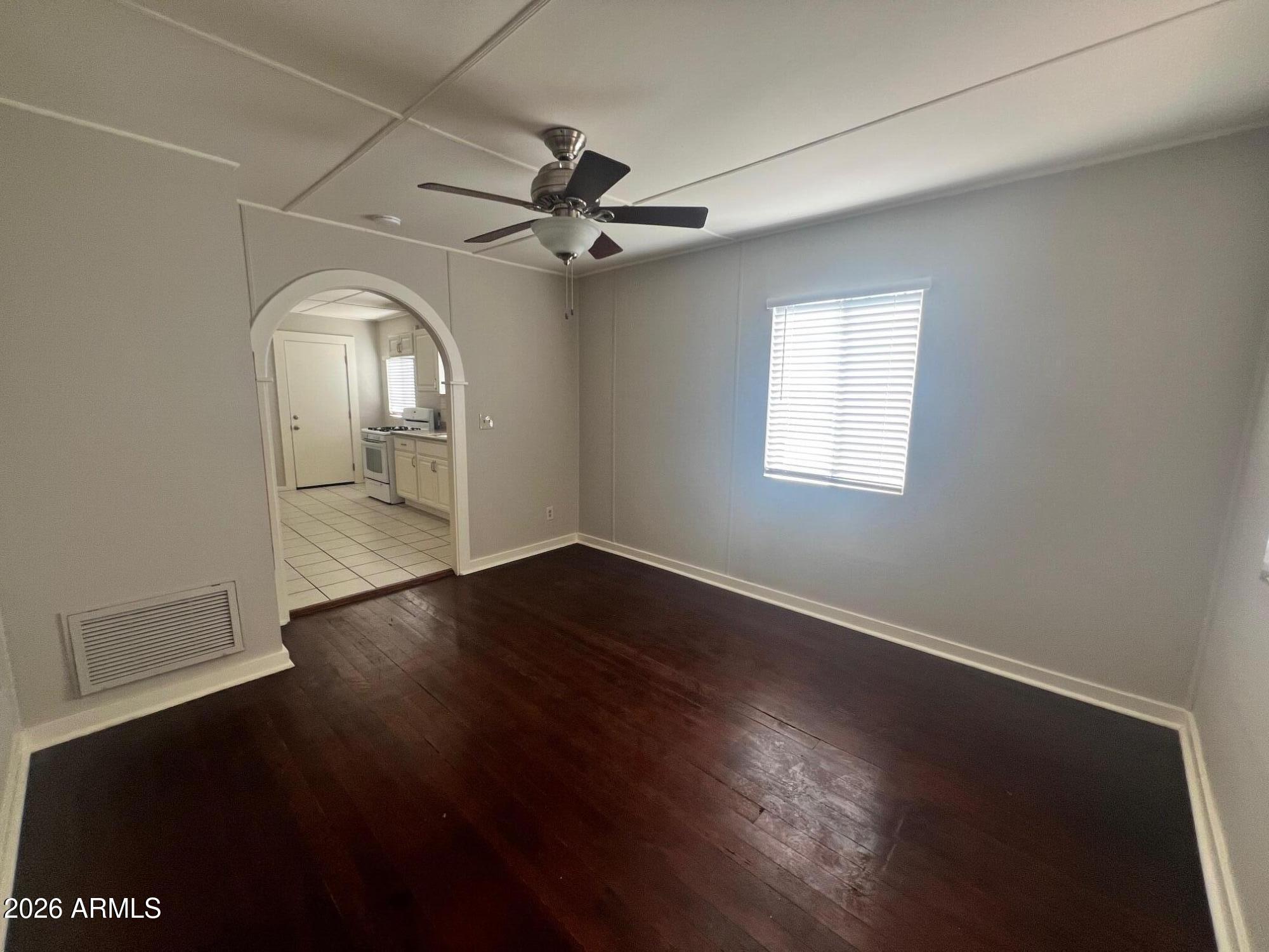 313 North 47th Street Phoenix, AZ 85008 - Photo 6 of 37 living room