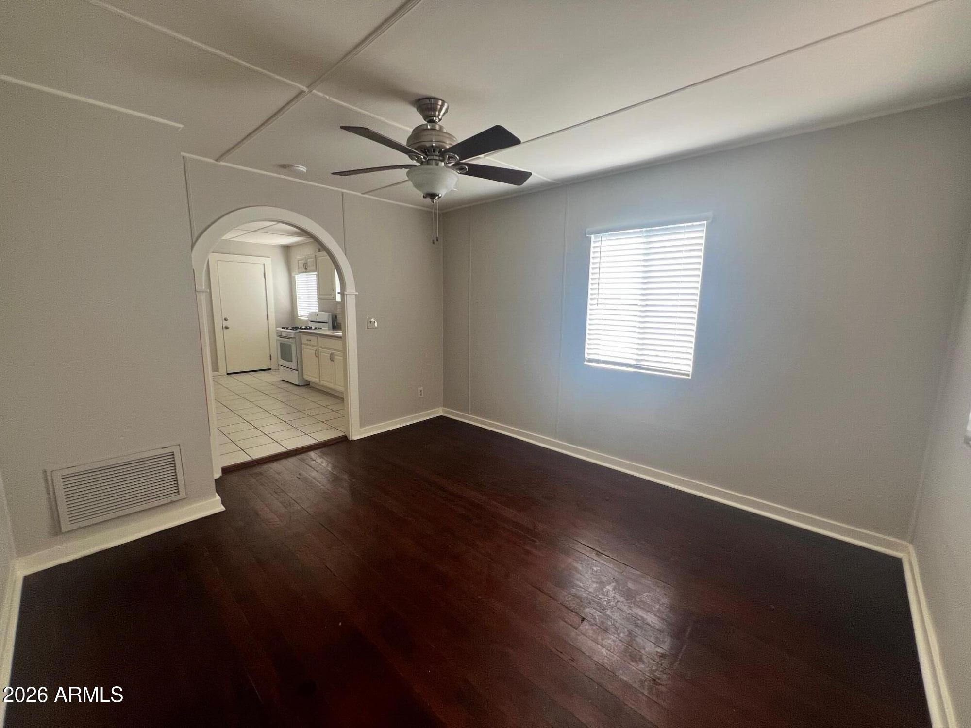 313 North 47th Street Phoenix, AZ 85008 - Photo 8 of 37 living room