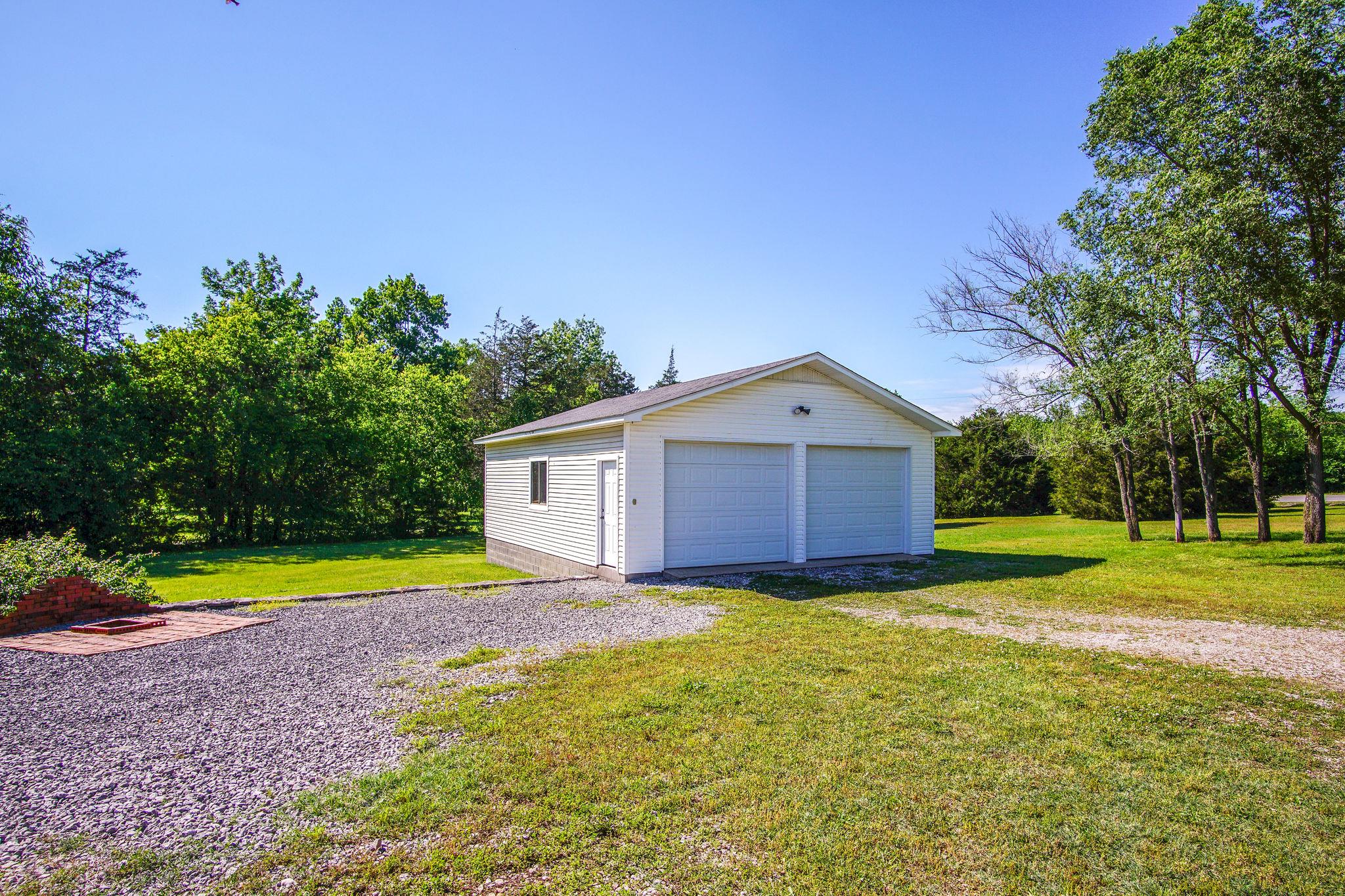 3526 Tobe Robertson Road Columbia, TN 38401 - Photo 4 of 12 Gallery Image 4