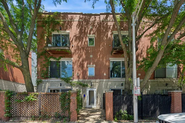 $600,000 | 2524 West Bloomingdale Avenue, Unit D, Chicago, IL 60647
