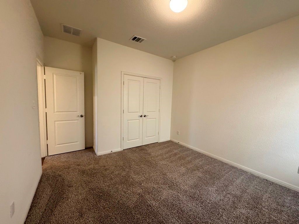 1425 Morning View Road Georgetown, TX 78628 - Photo 13 of 40