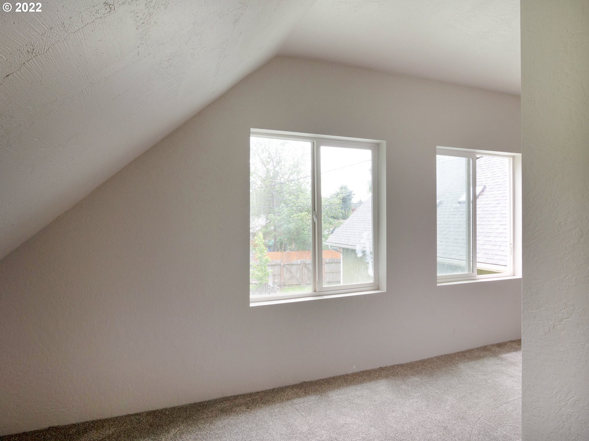 1239 D Street Springfield, OR 97477 - Photo 22 of 32 an empty room with a window
