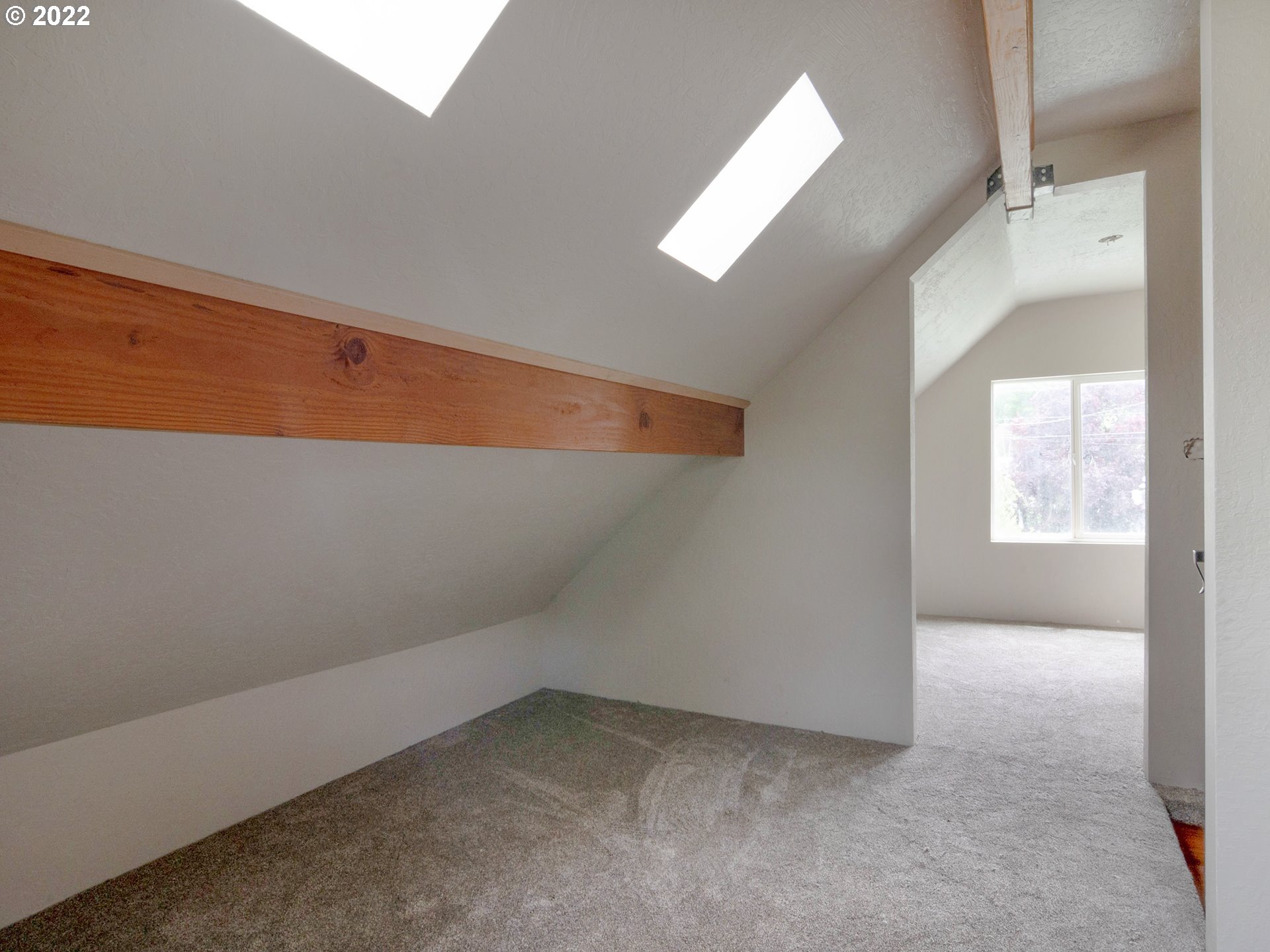 1239 D Street Springfield, OR 97477 - Photo 26 of 32 an empty room with windows