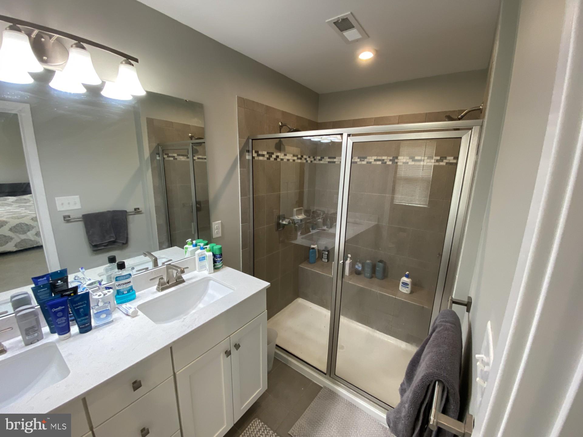 1214 Benjamin Drive Kennett Square, PA 19348 - Photo 13 of 34 a bathroom with a tub sink and mirror