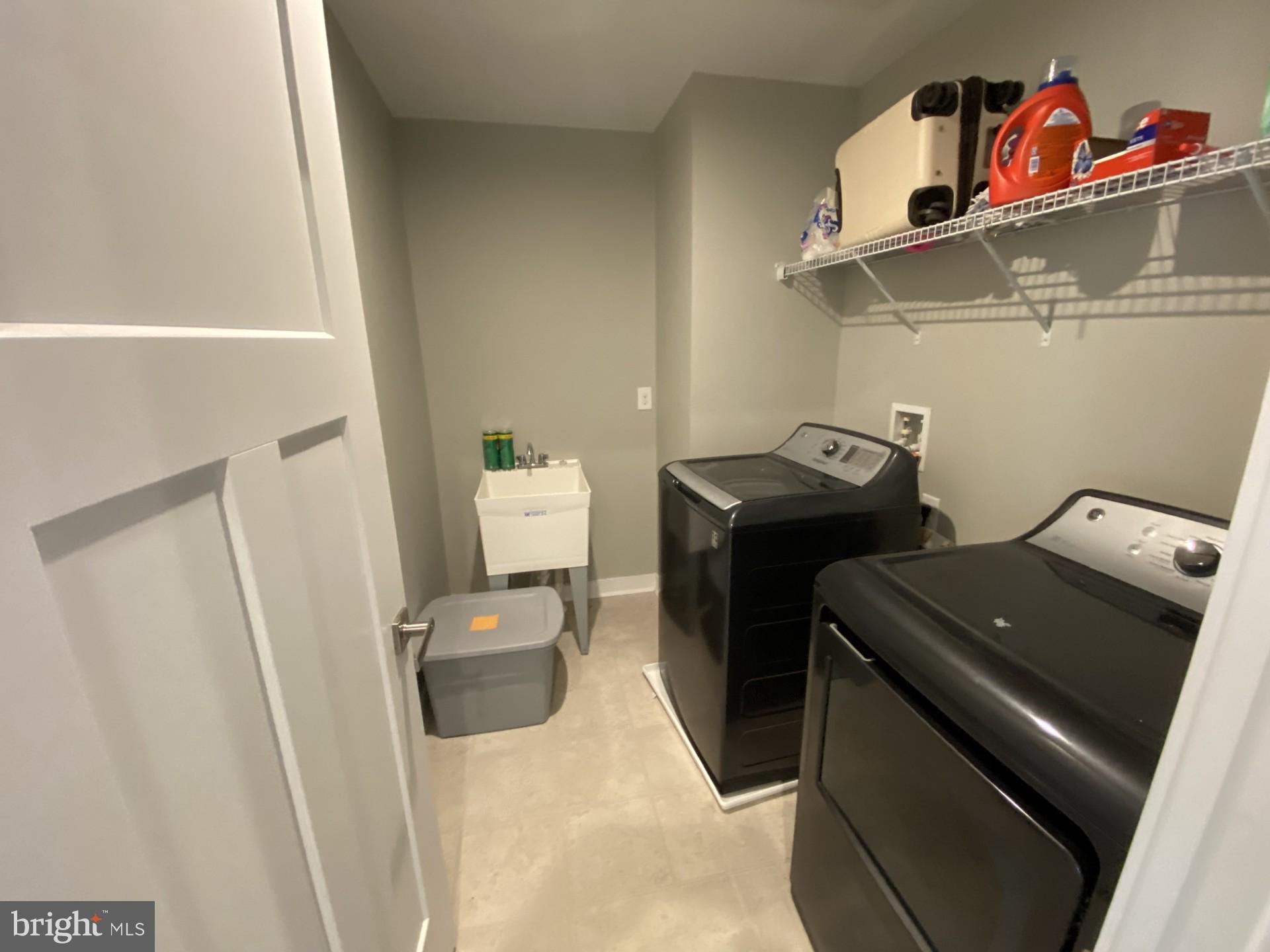 1214 Benjamin Drive Kennett Square, PA 19348 - Photo 19 of 34 a utility room with dryer and washer
