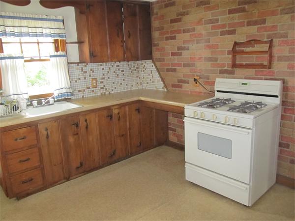 37 Harrington Road Chicopee, MA 01020 - Photo 2 of 14 Gallery Image 2