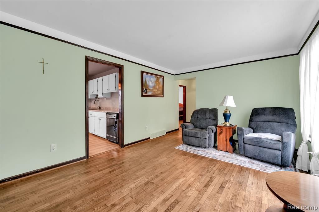 25618 Palomino Avenue Warren, MI 48089 - Photo 3 of 17