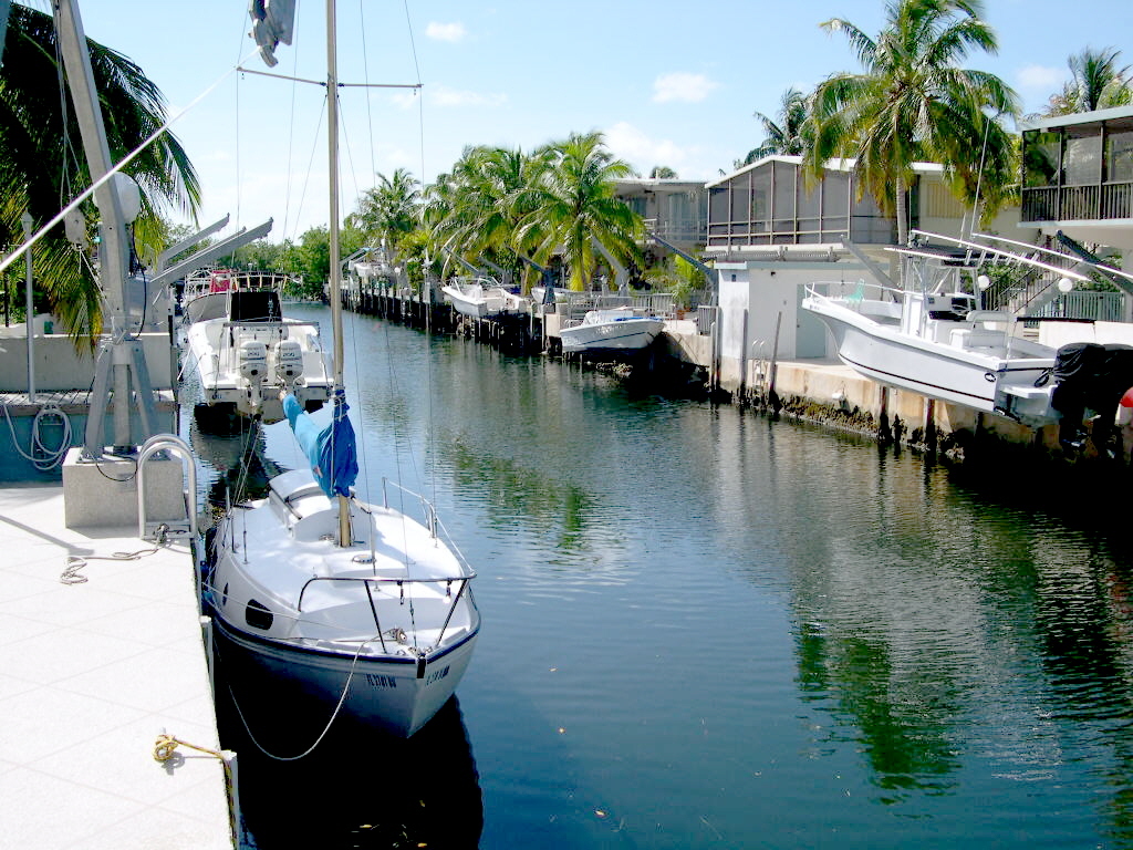 114 Bahama Road Key Largo, FL 33037 - Photo 2 of 6 Rear Exterior