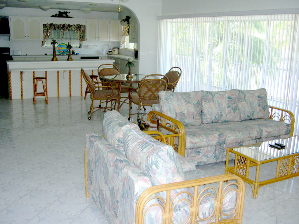 114 Bahama Road Key Largo, FL 33037 - Photo 3 of 6 Living