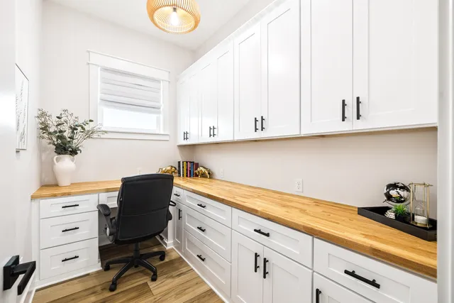 a close view of sink and tap