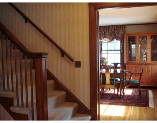 18 Grantland Road Wellesley, MA 02481 - Photo 3 of 17