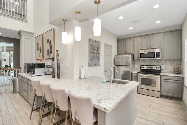 $1,382 | 2222 Maroneal Street, Unit 1424, Houston, TX 77030