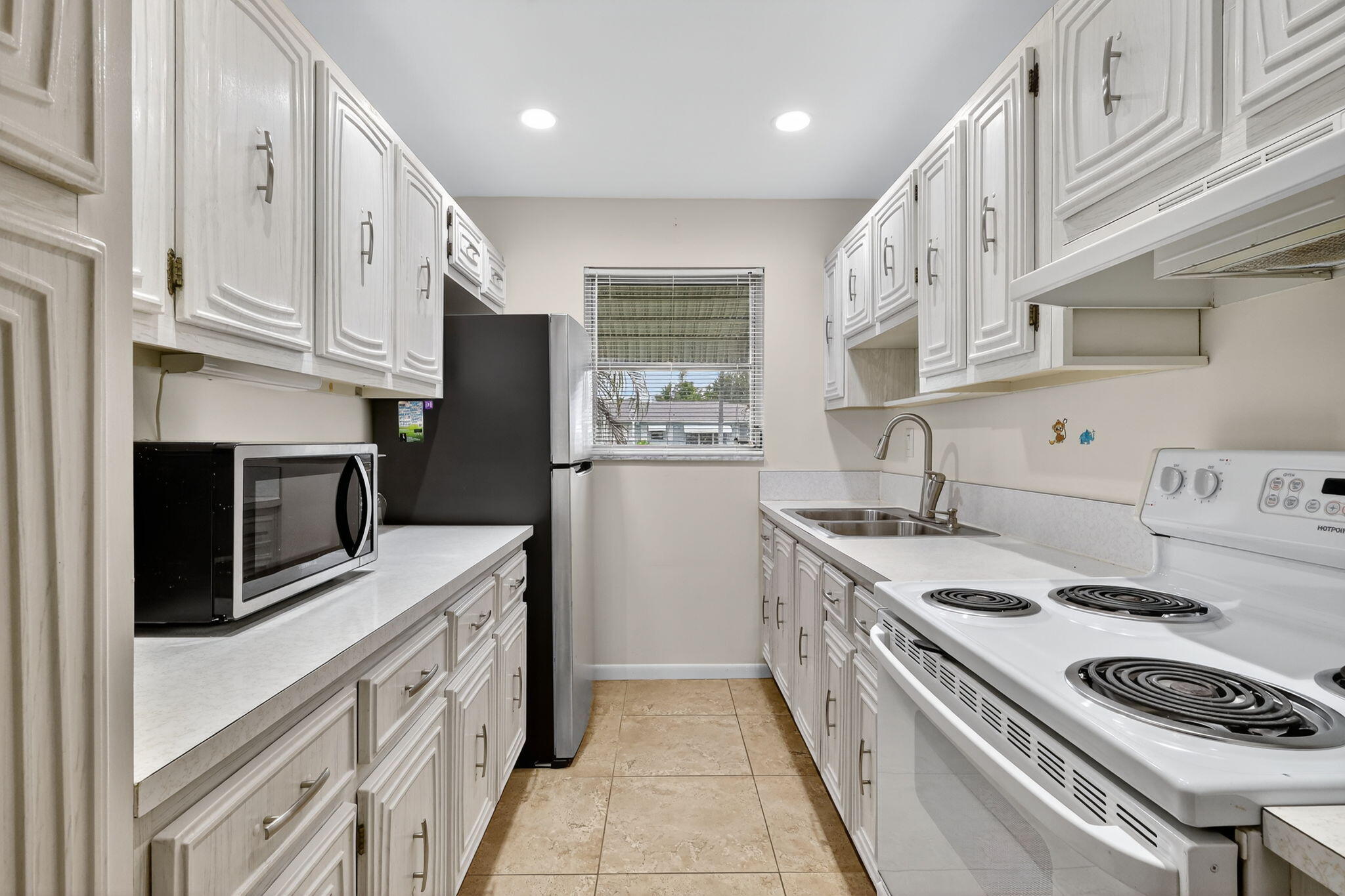 242 West High Point Court, Unit B Delray Beach, FL 33445 - Photo 12 of 36 14-web-or-mls-013__82A2639